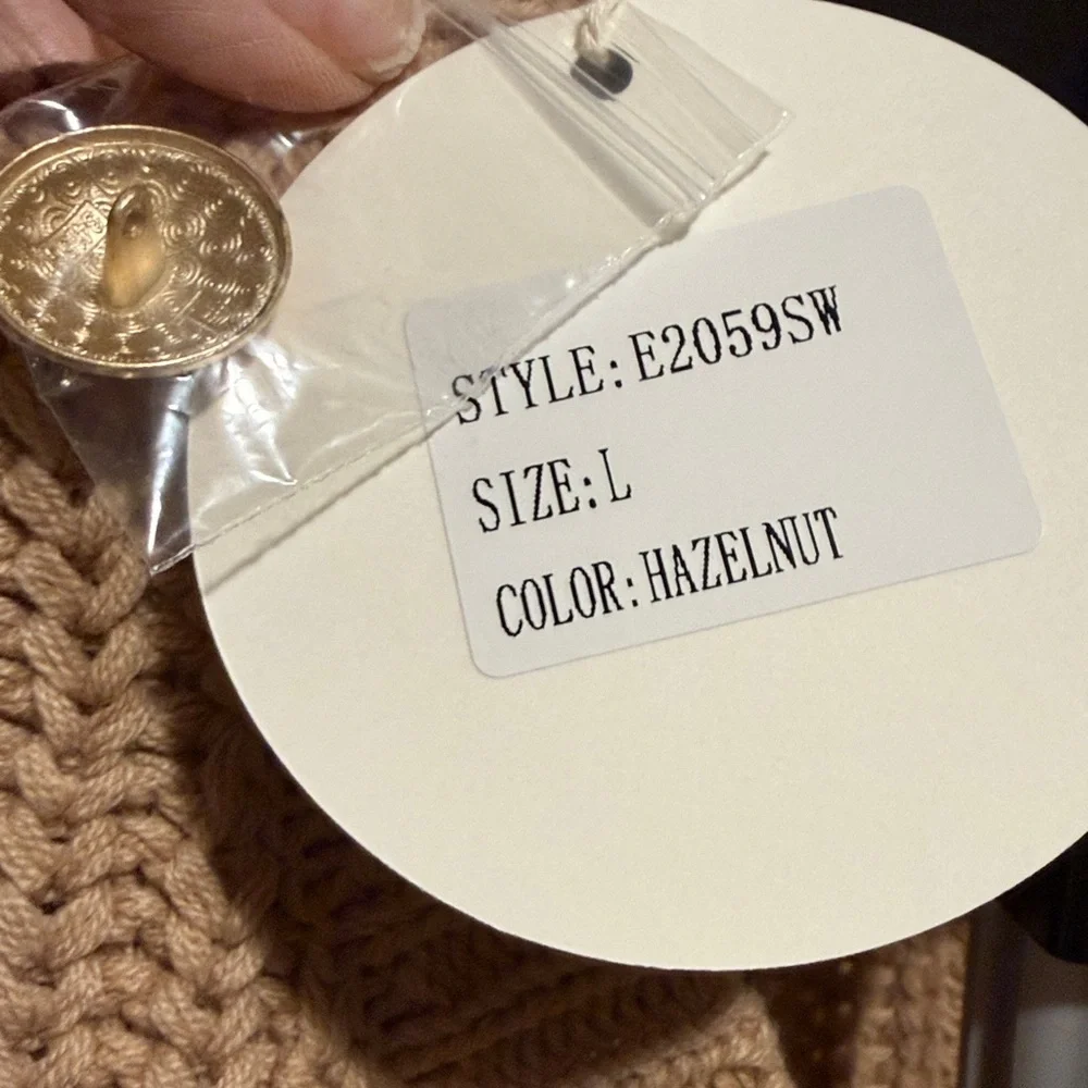 Hazelnut soft cable Knit cardigan Vest with Gold Buttons Womens size large - Picture 5 of 6